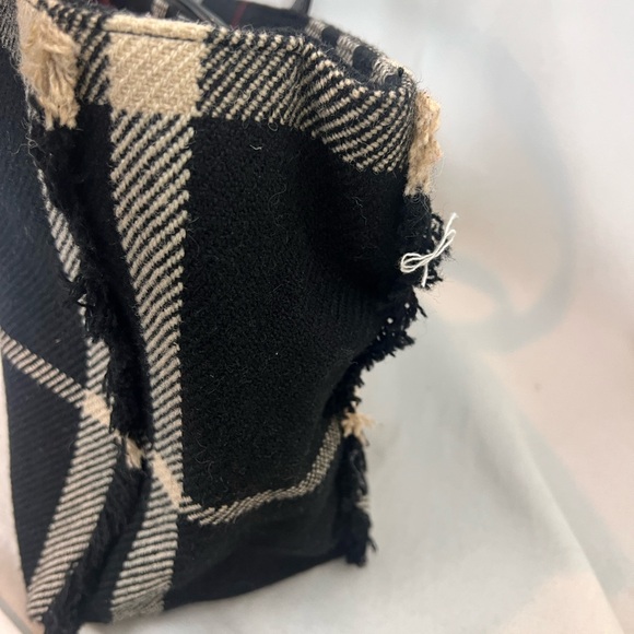 Burberry plaid tote purse wool fringe - Picture 4 of 10